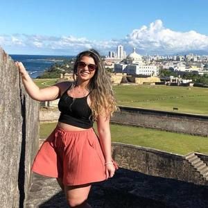 Meet your Posher, Laura